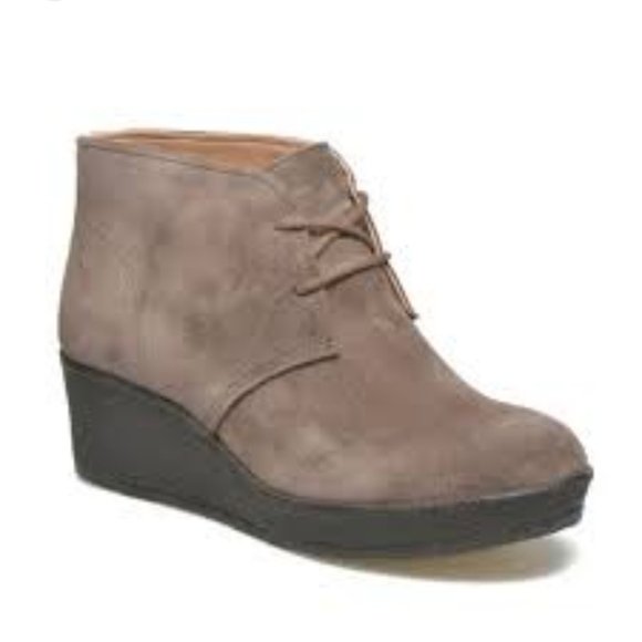 Clarks Originals Athie Terra Suede Ankle Bootie - Picture 1 of 11